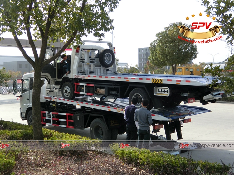 Road Wrecker-Back